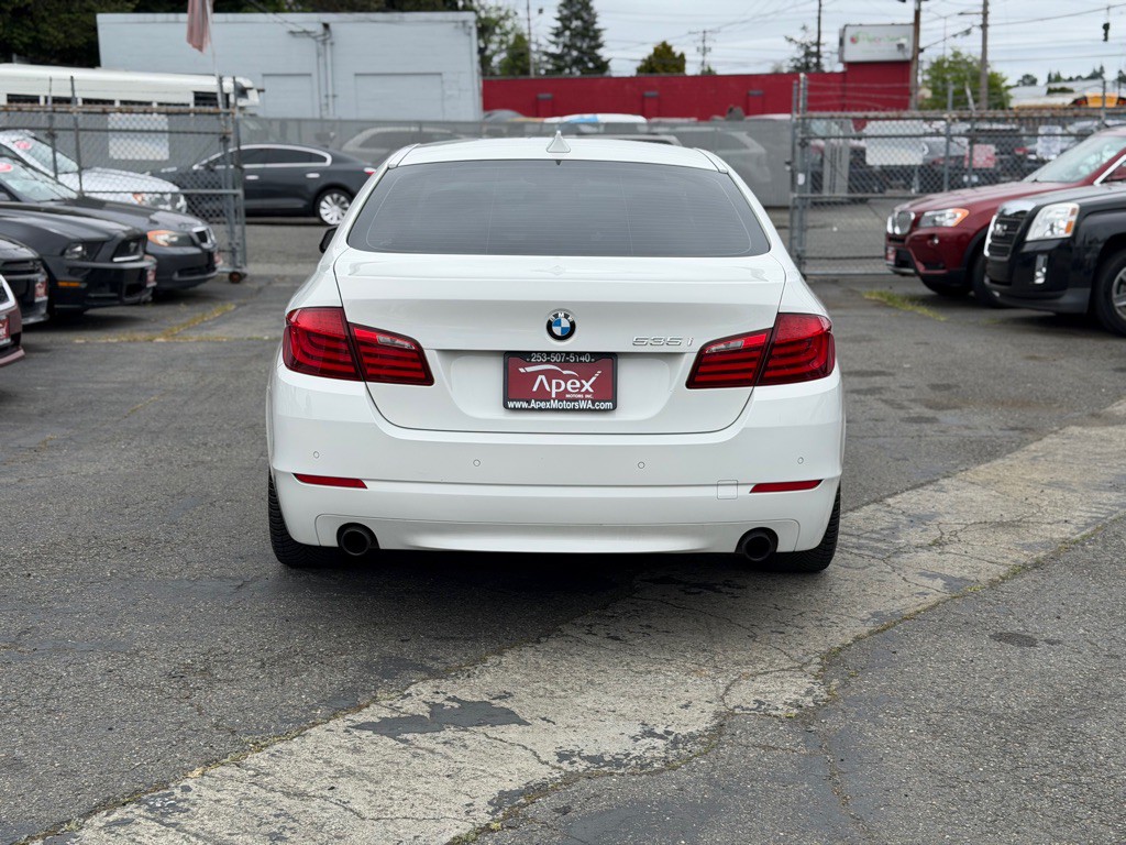 2011 BMW 5 Series Image 6