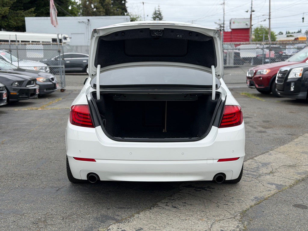 2011 BMW 5 Series Image 7