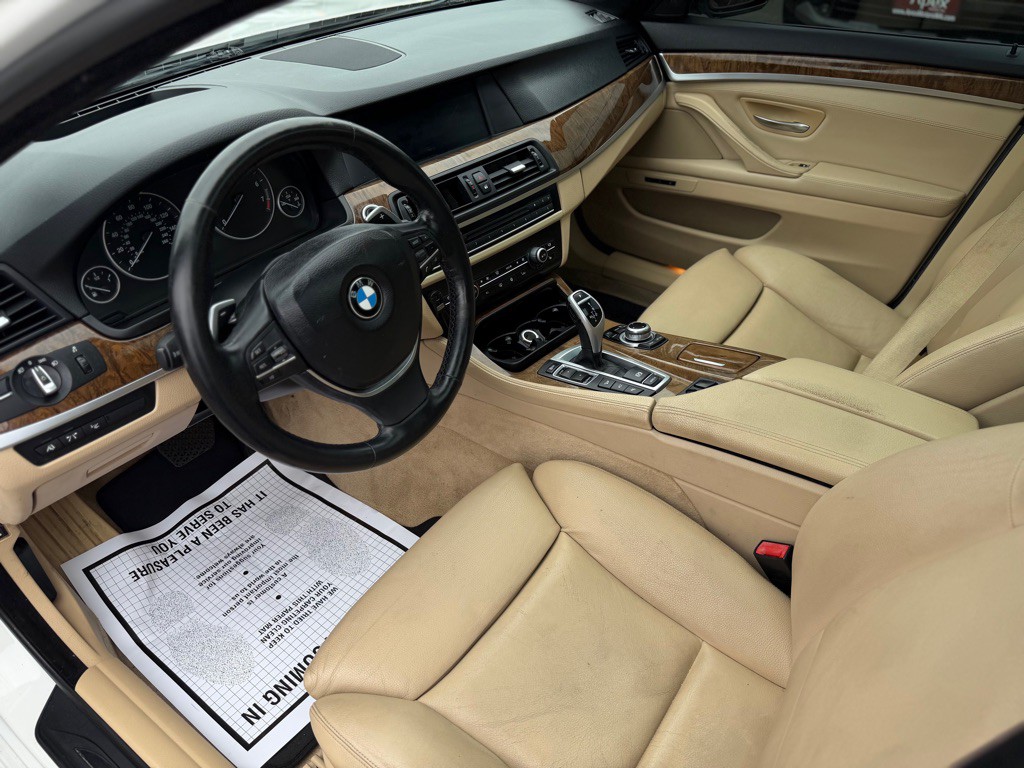 2011 BMW 5 Series Image 9