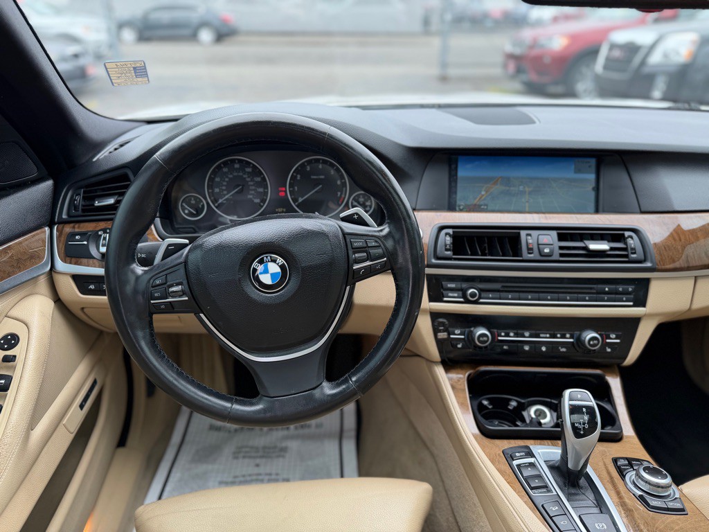 2011 BMW 5 Series Image 10