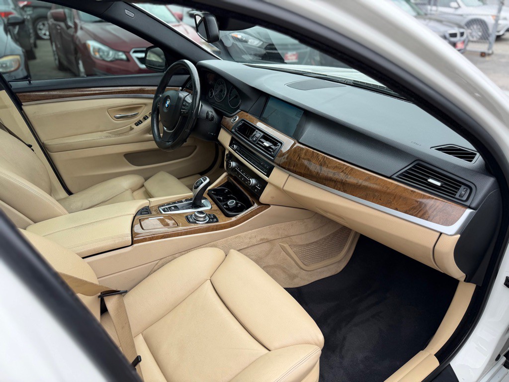 2011 BMW 5 Series Image 12