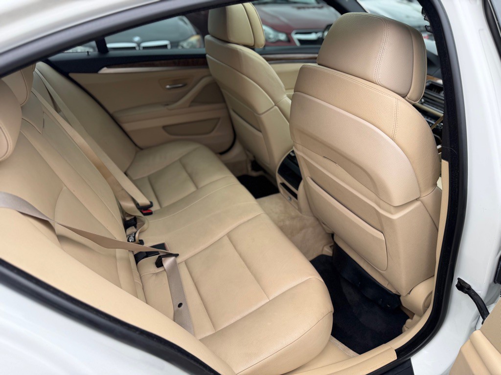2011 BMW 5 Series Image 14