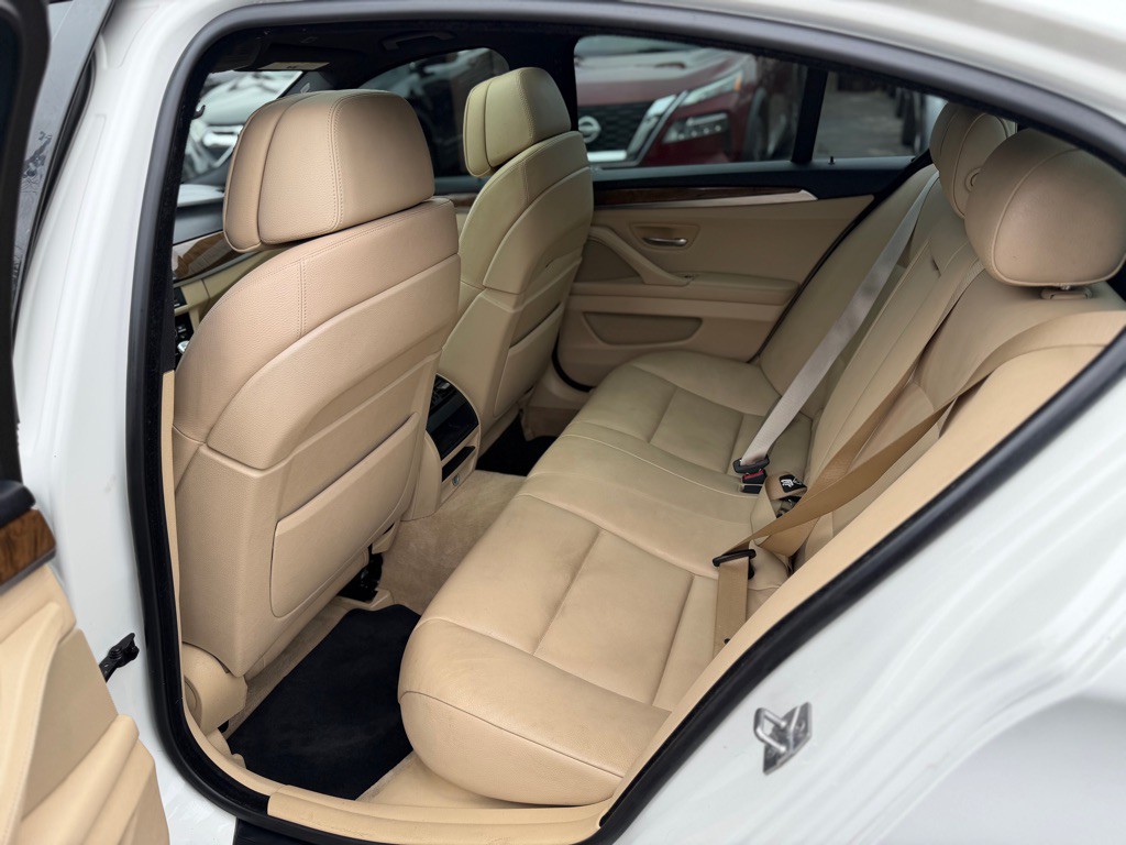 2011 BMW 5 Series Image 15