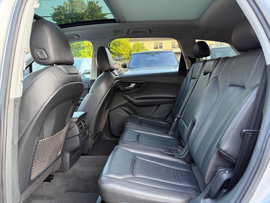 2017 Audi Q7 Image 11