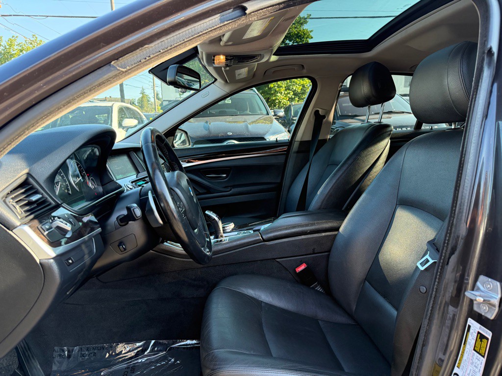 2016 BMW 5 Series Image 9