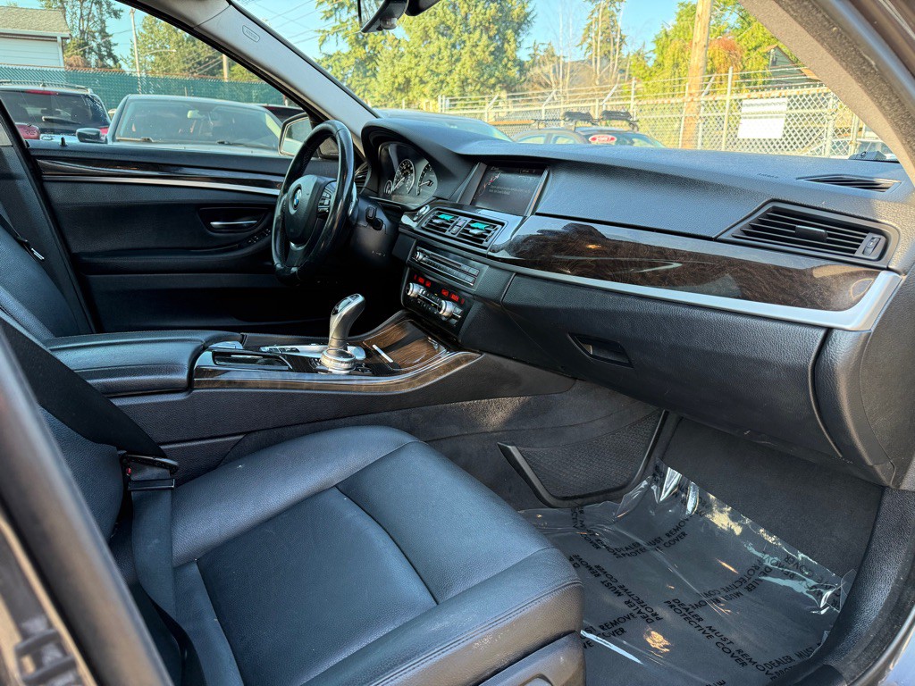 2016 BMW 5 Series Image 15