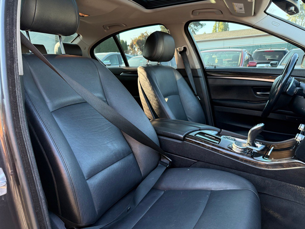 2016 BMW 5 Series Image 16