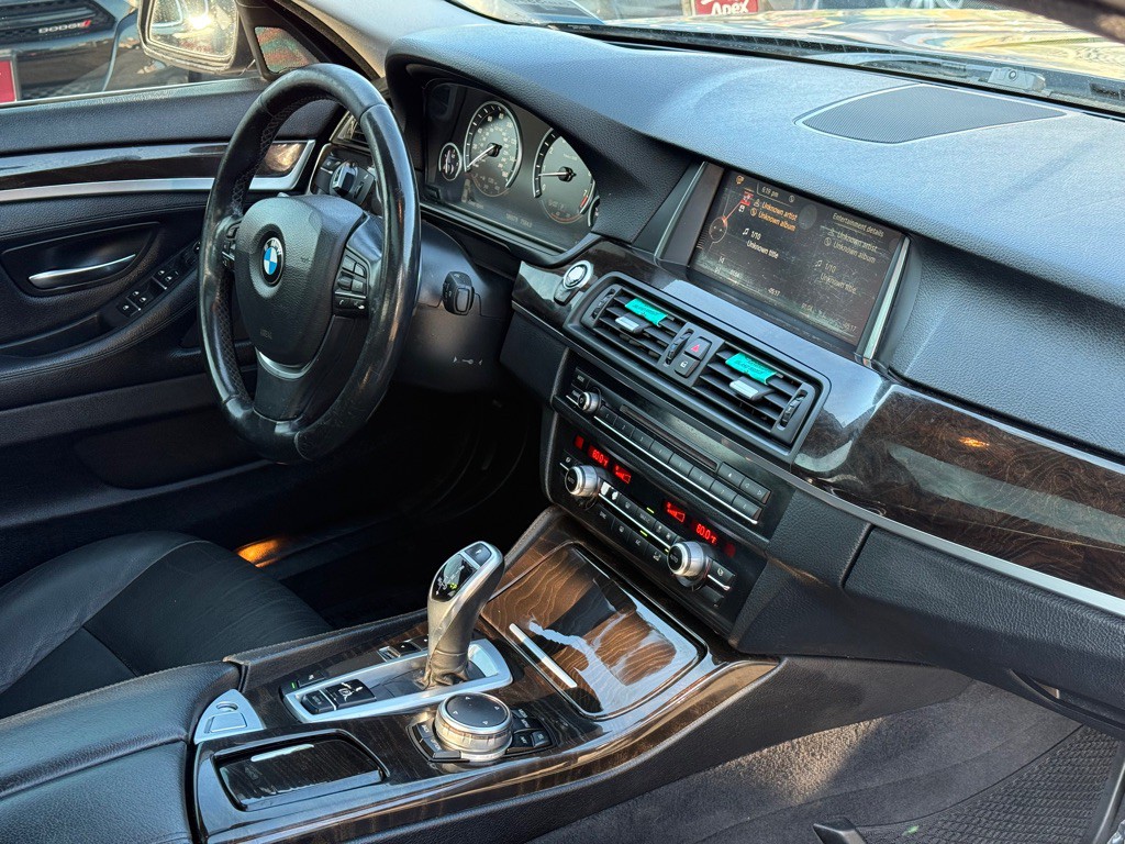 2016 BMW 5 Series Image 17