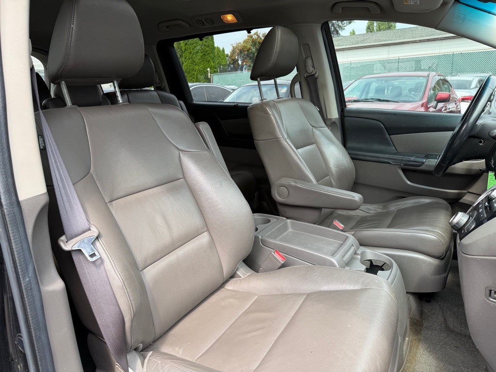 2013 Honda Odyssey Image 17