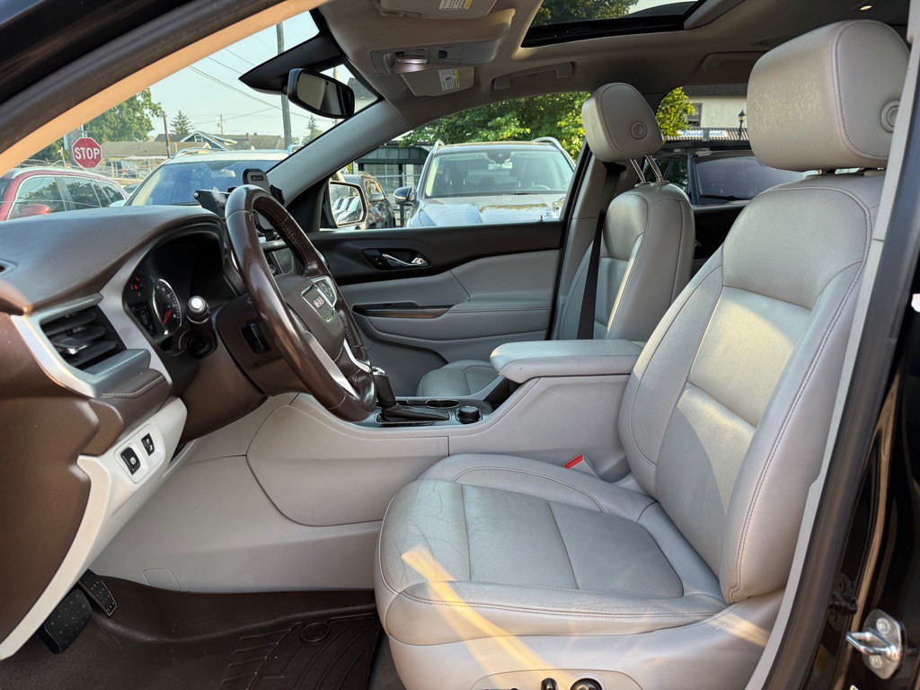 2018 GMC Acadia Image 9