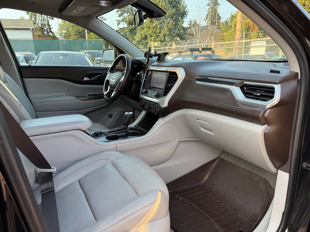 2018 GMC Acadia Image 17