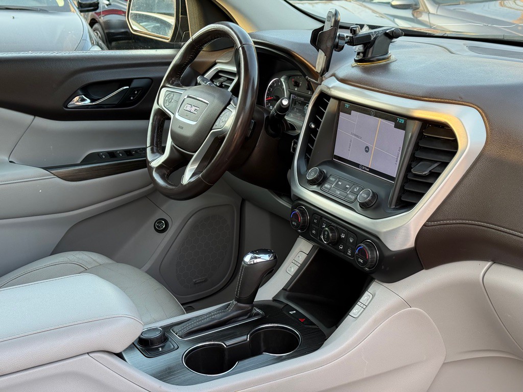 2018 GMC Acadia Image 19