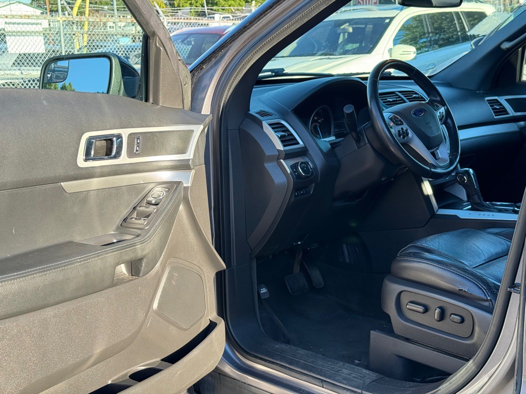 2013 Ford Explorer Image 8