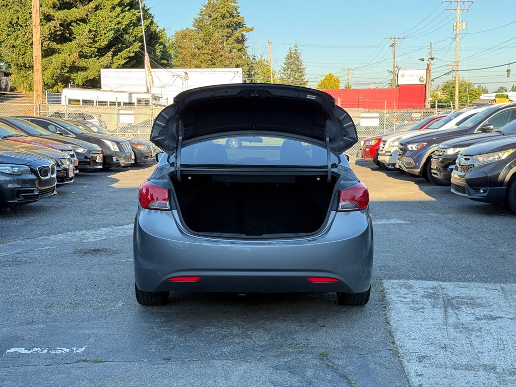 2011 Hyundai Elantra Image 7