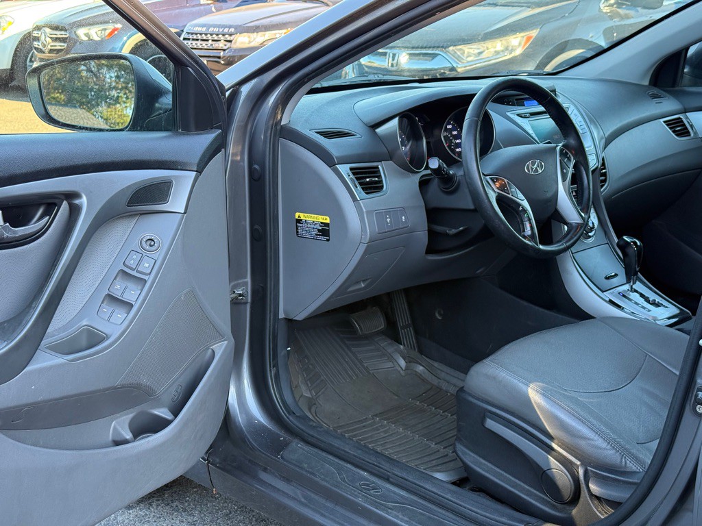 2011 Hyundai Elantra Image 8