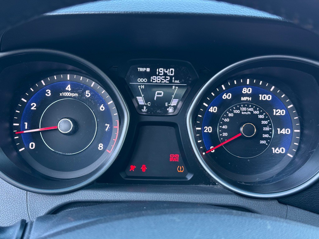 2011 Hyundai Elantra Image 11