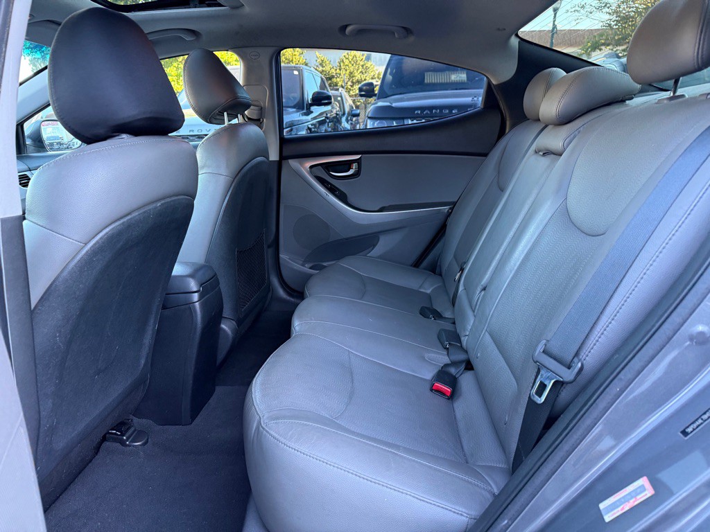 2011 Hyundai Elantra Image 12