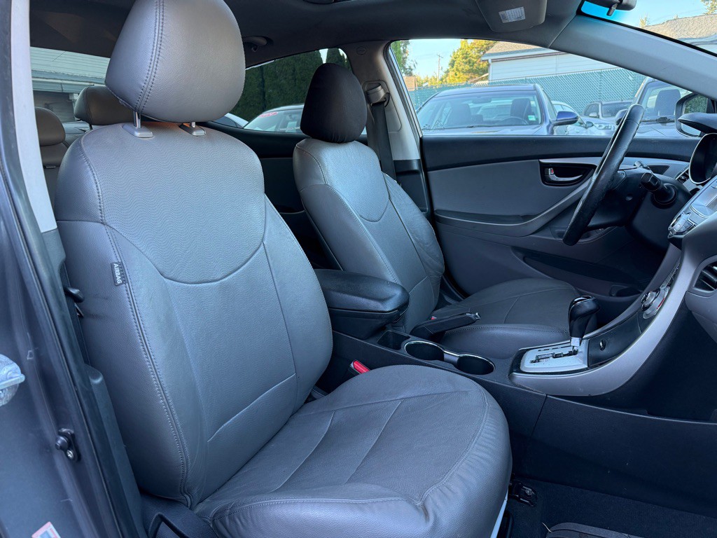 2011 Hyundai Elantra Image 16
