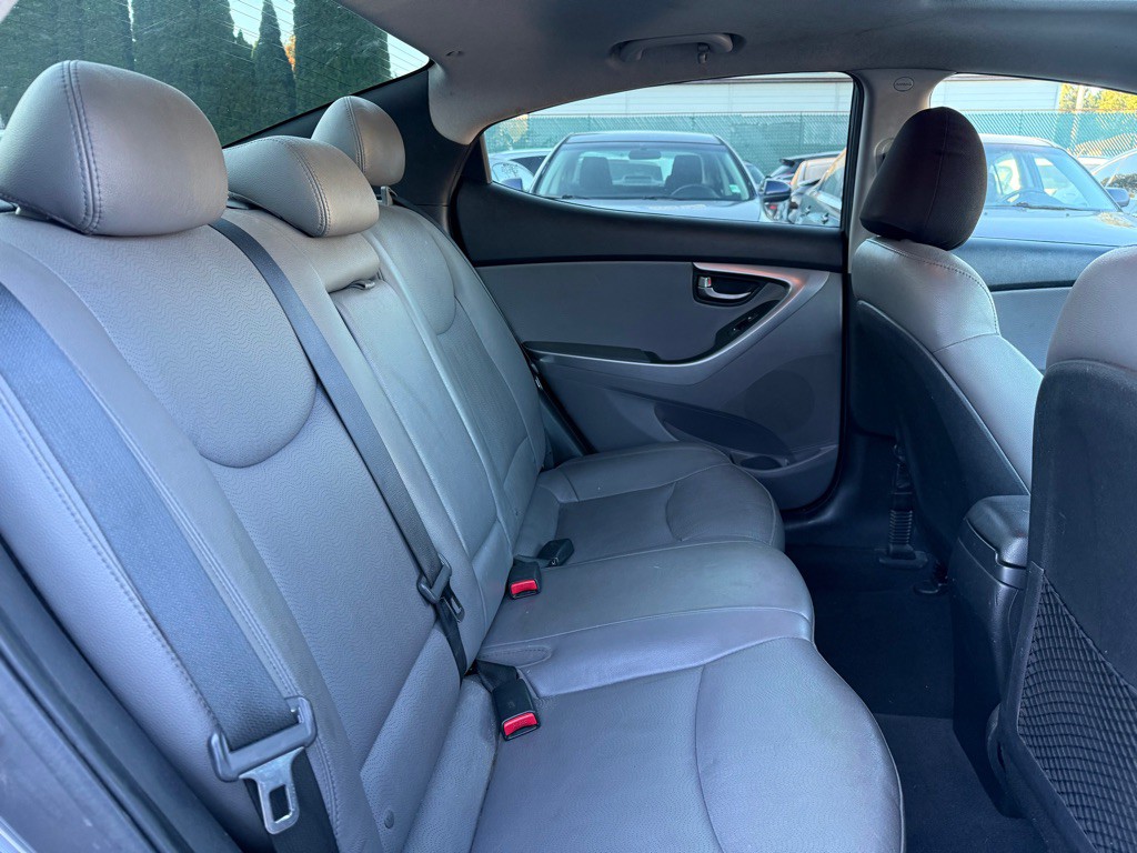 2011 Hyundai Elantra Image 19