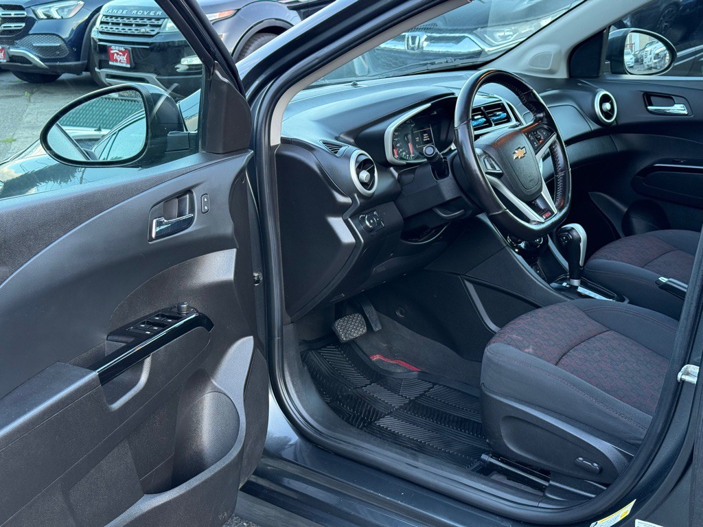 2017 Chevrolet Sonic Image 8