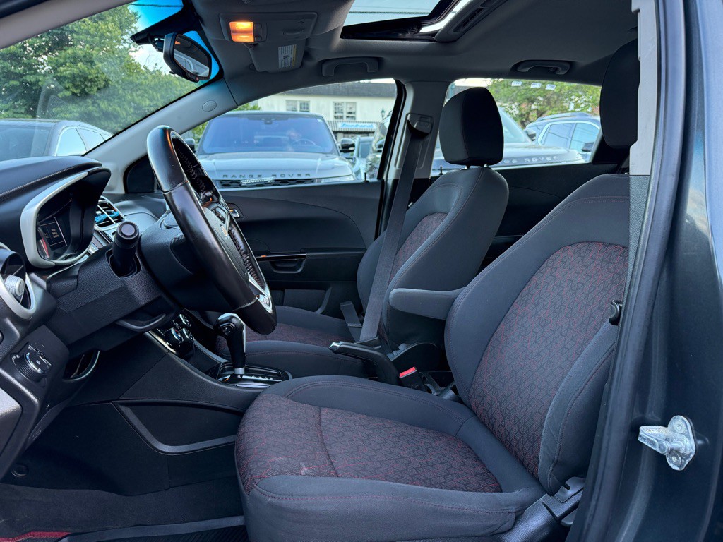 2017 Chevrolet Sonic Image 9