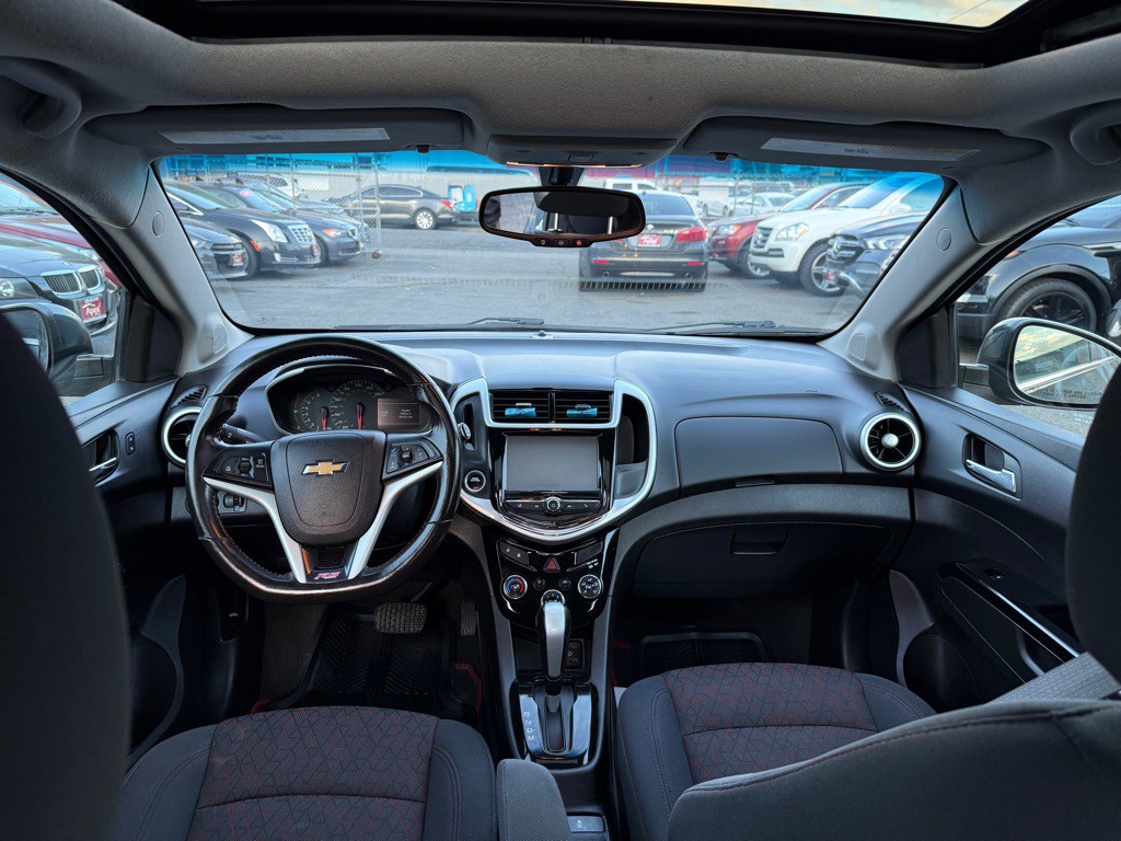2017 Chevrolet Sonic Image 12