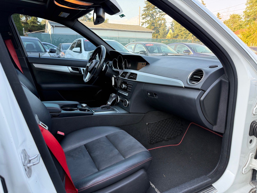 2014 Mercedes-Benz C-Class Image 16