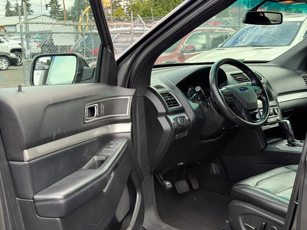 2016 Ford Explorer Image 8