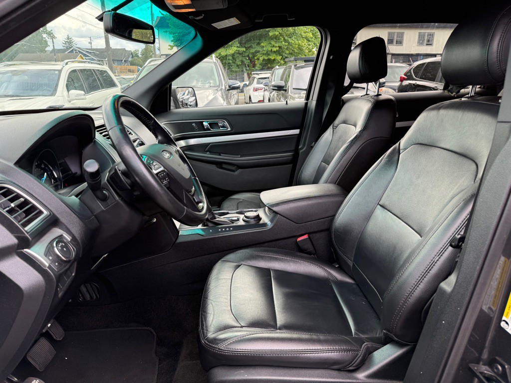 2016 Ford Explorer Image 9