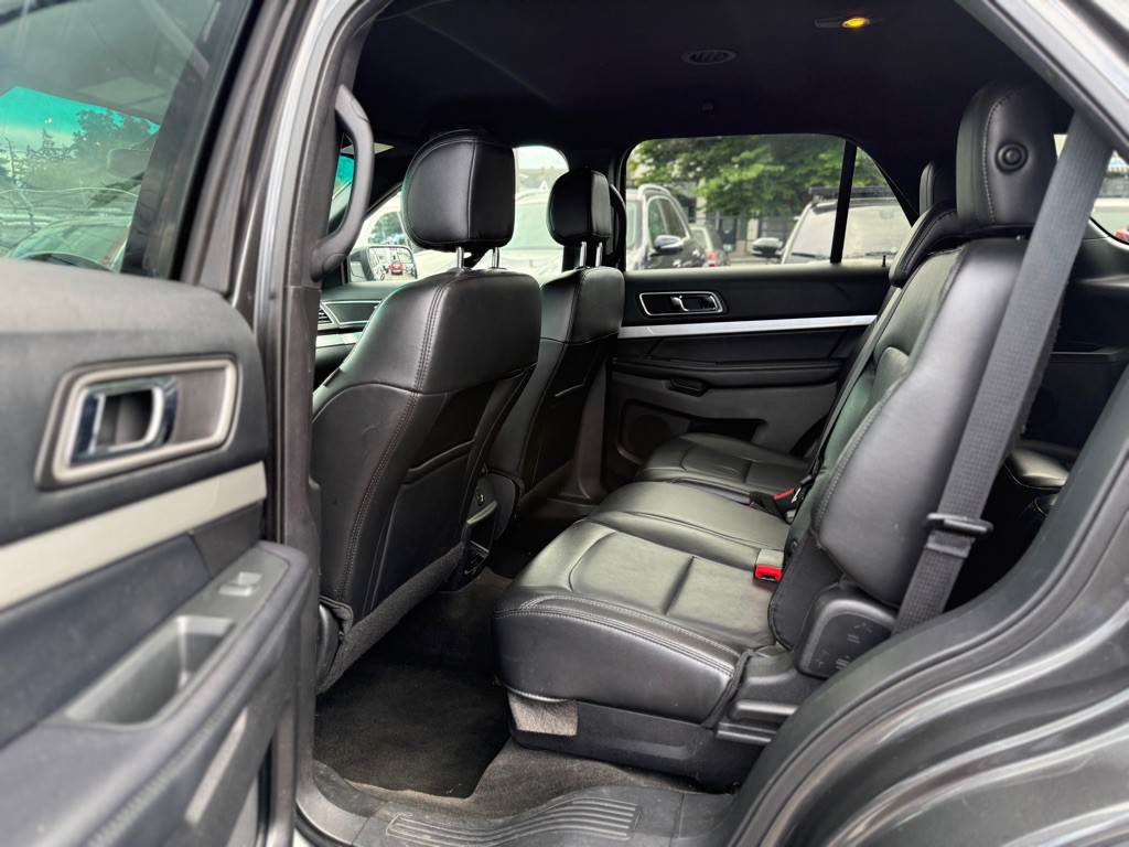 2016 Ford Explorer Image 11