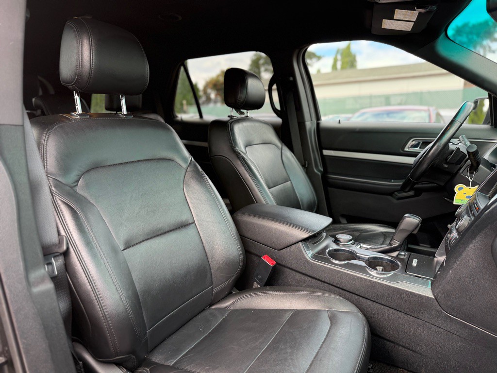 2016 Ford Explorer Image 16