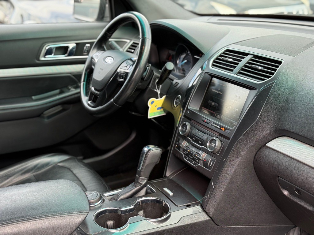 2016 Ford Explorer Image 17
