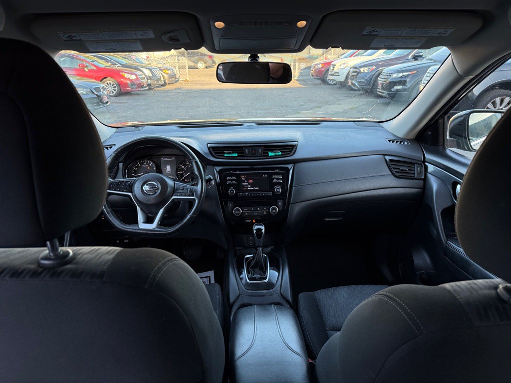 2017 Nissan Rogue Image 12