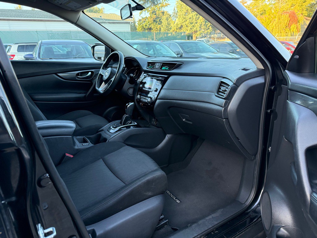 2017 Nissan Rogue Image 14
