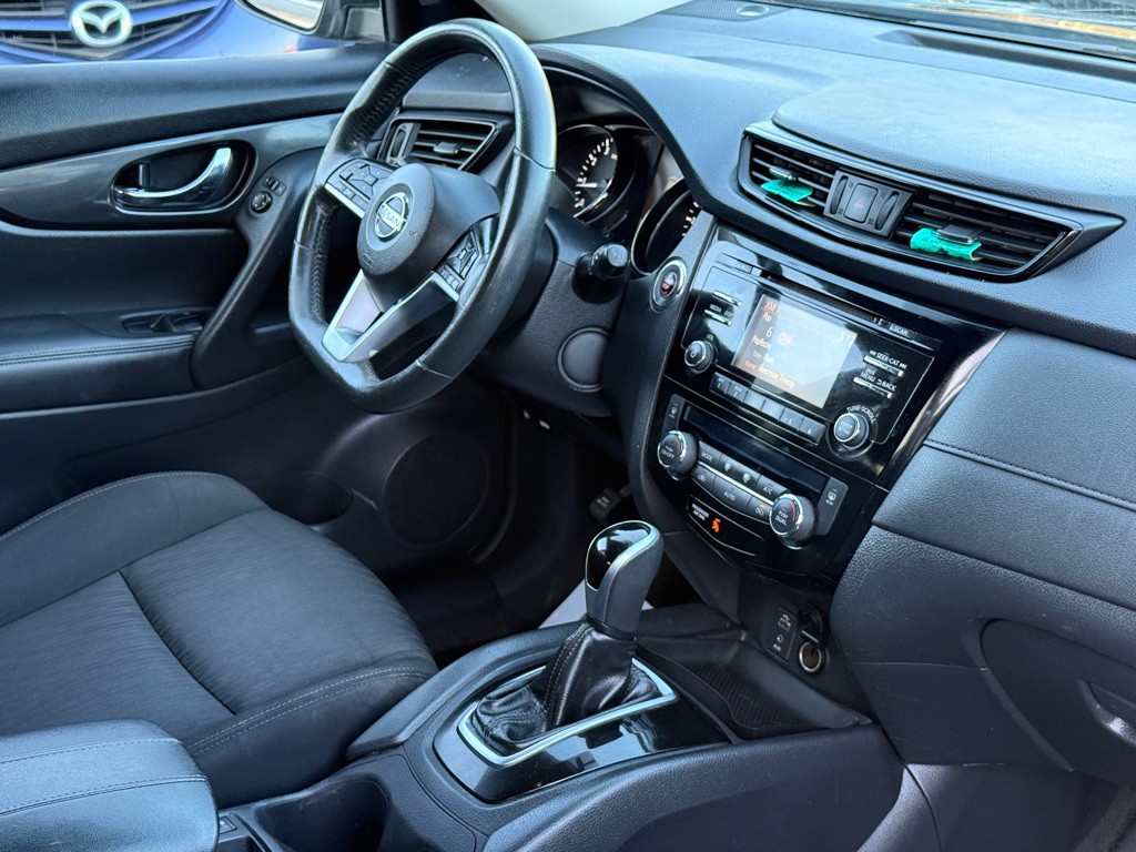 2017 Nissan Rogue Image 16