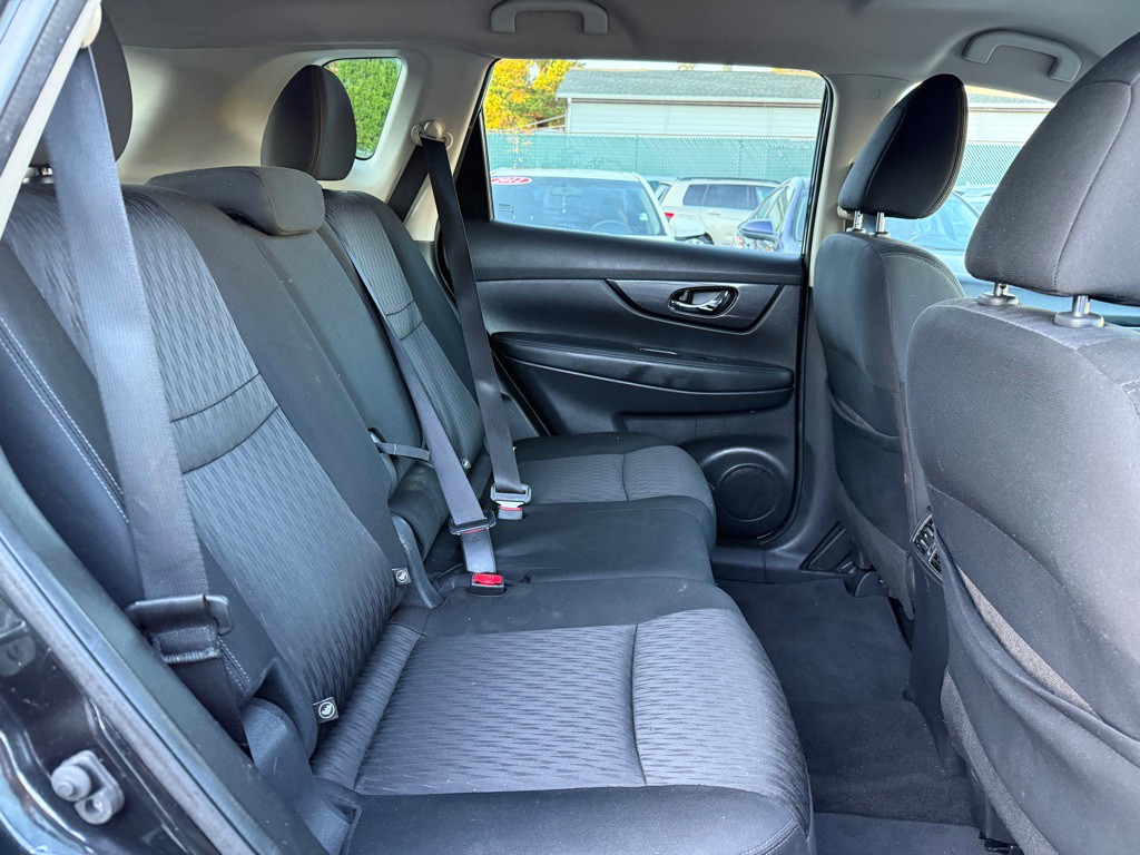 2017 Nissan Rogue Image 18