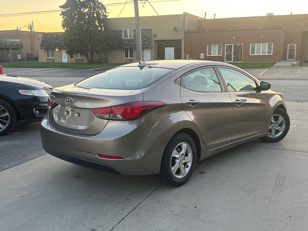 2015 Hyundai Elantra Image 3