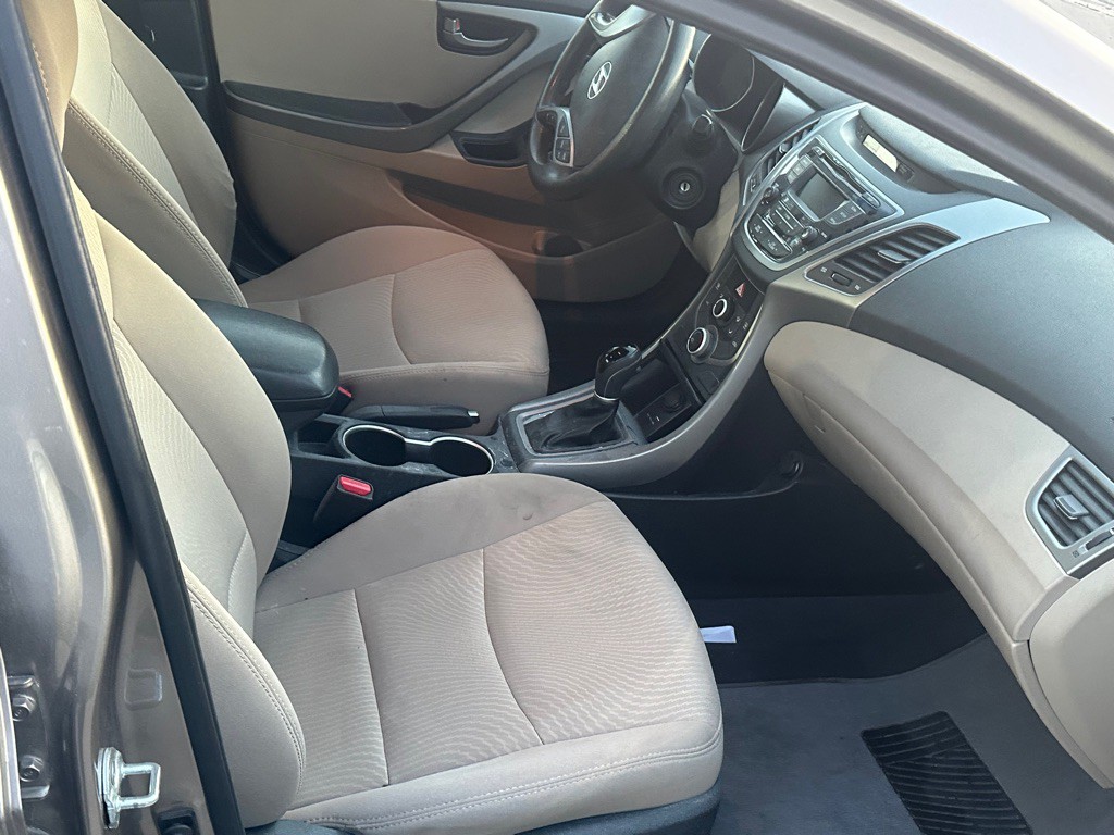 2015 Hyundai Elantra Image 8