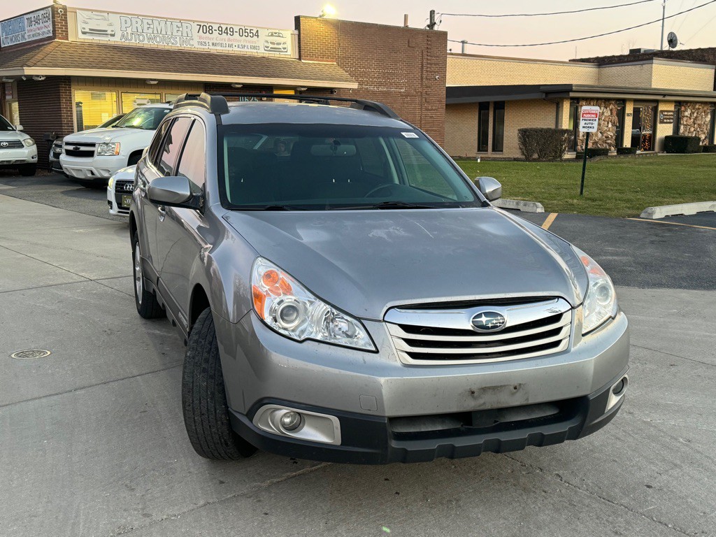 2010 Subaru Outback Image 2