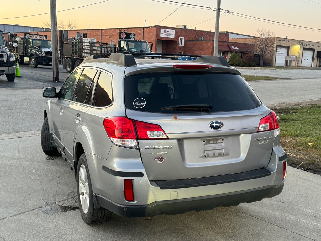 2010 Subaru Outback Image 5
