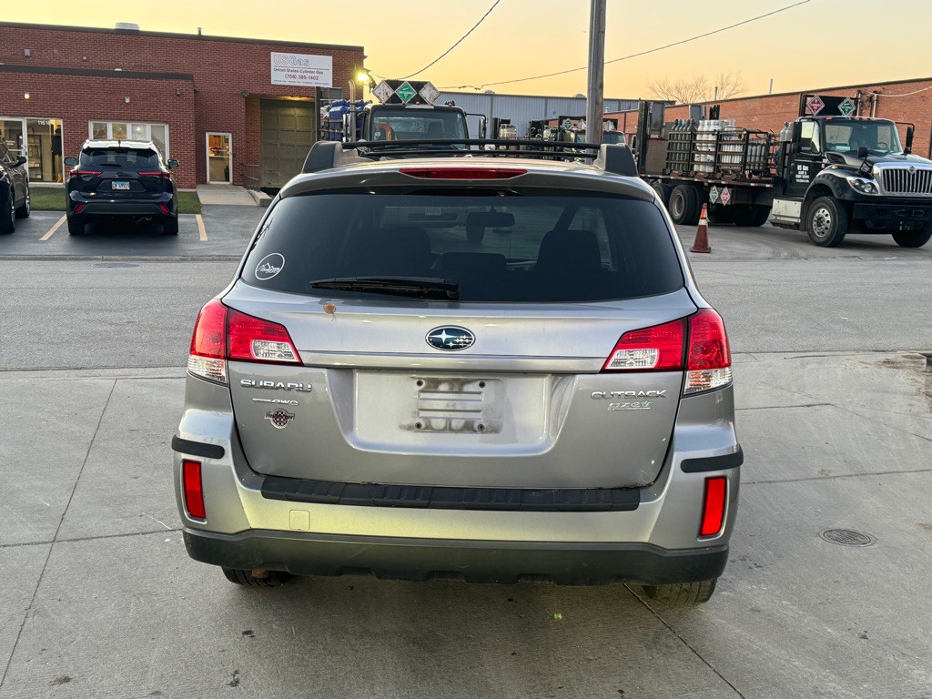 2010 Subaru Outback Image 6