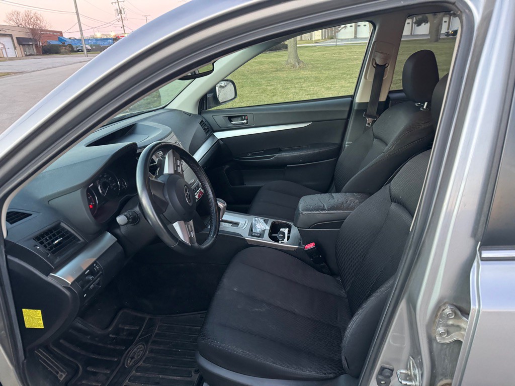 2010 Subaru Outback Image 7