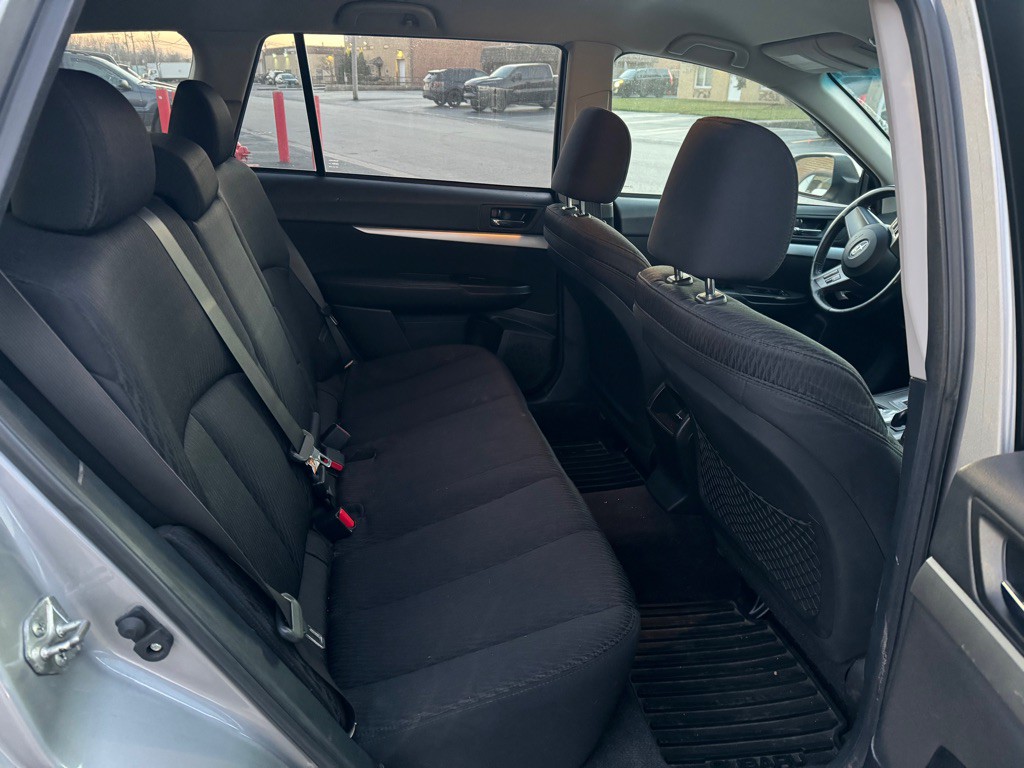 2010 Subaru Outback Image 10