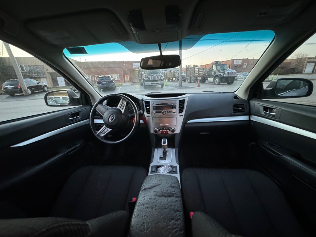 2010 Subaru Outback Image 11