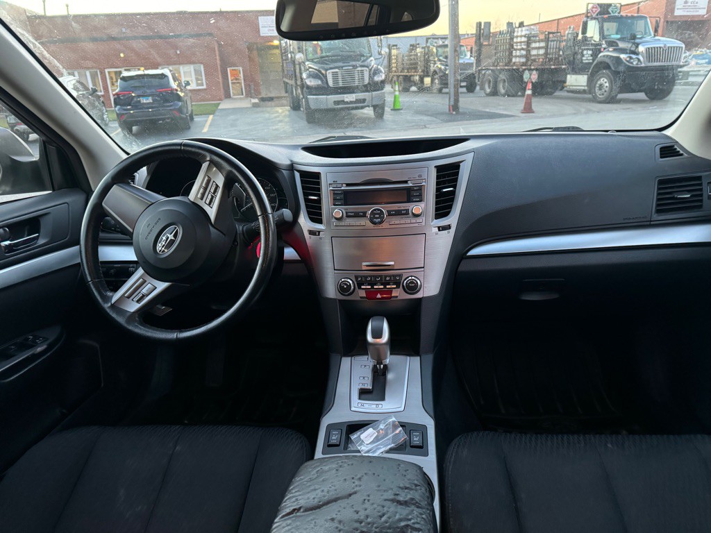2010 Subaru Outback Image 12