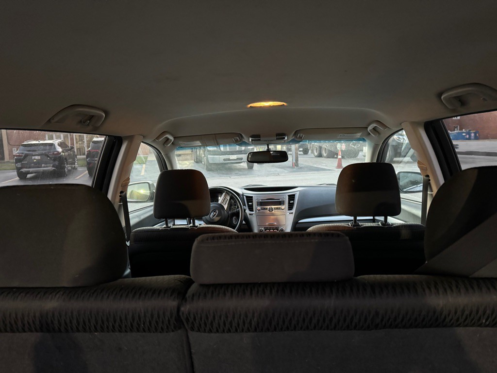 2010 Subaru Outback Image 14