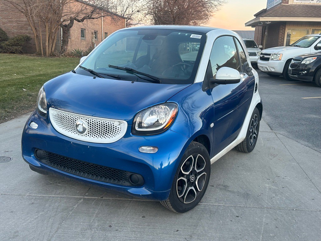 2016 smart fortwo Image 1