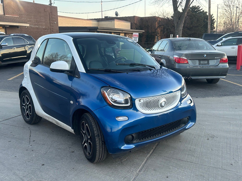 2016 smart fortwo Image 2
