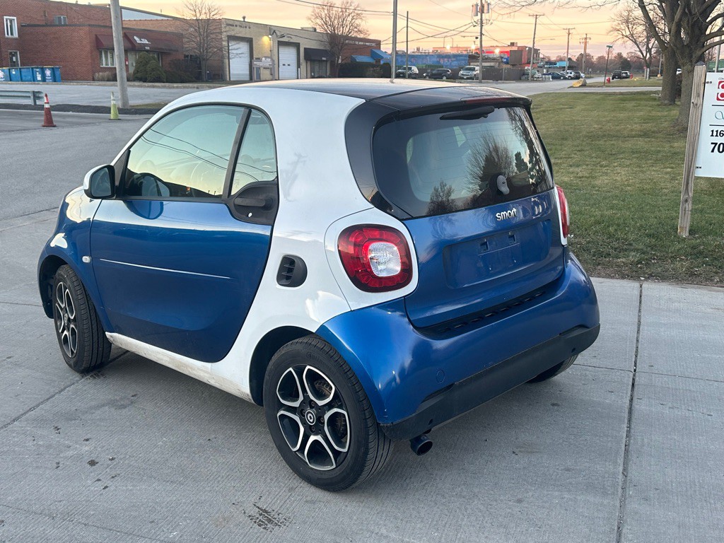 2016 smart fortwo Image 4