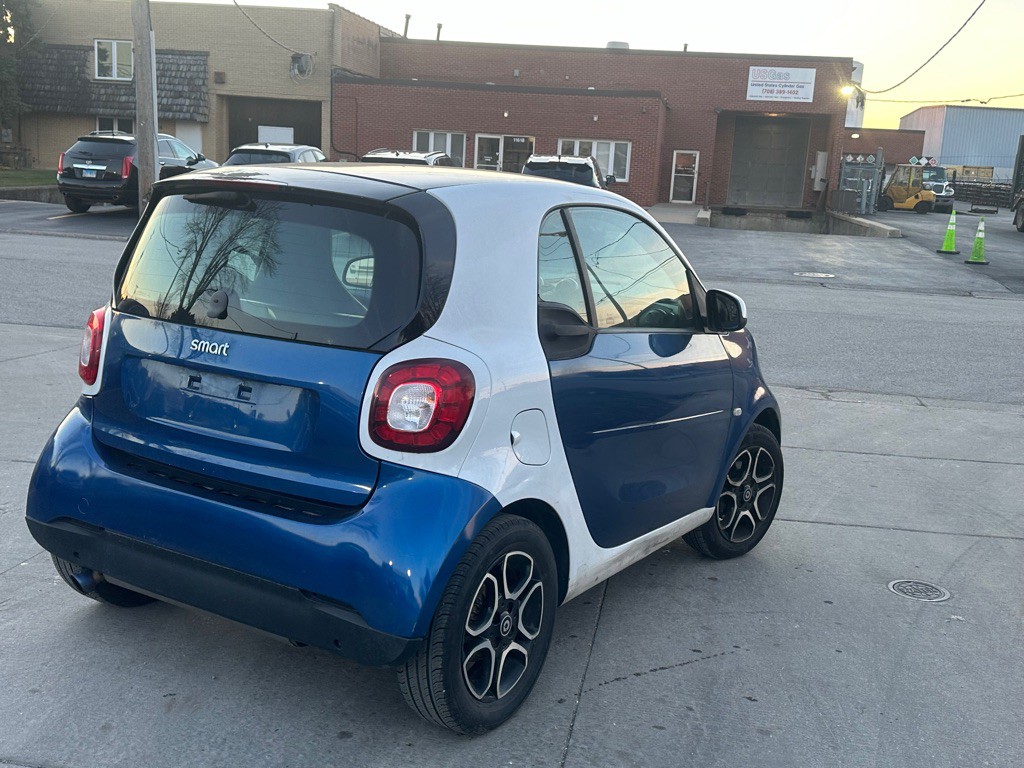 2016 smart fortwo Image 6